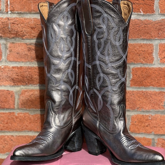 Idyllwind Miranda Lambert Silver Boot - Picture 2 of 5